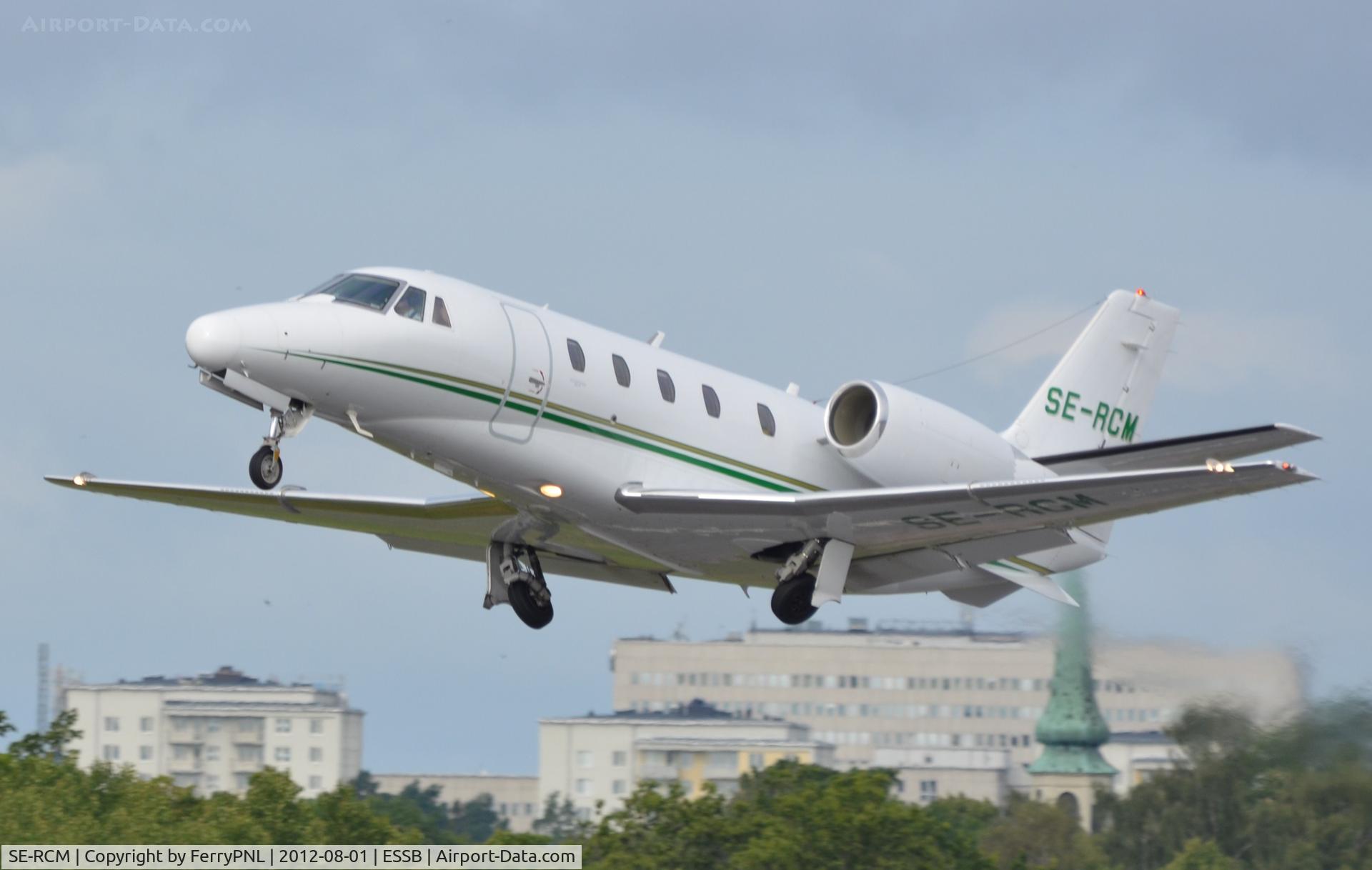 SE-RCM, 2006 Cessna 560XLS Citation Excel C/N 560-5624, EFS Ce560XL taking off from BMA