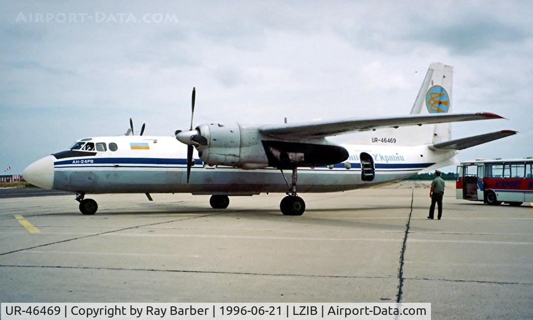 UR-46469, 1972 Antonov An-24RV C/N 27307907, Antonov An-24RV [27307907] (Air Ukraine) Bratislava~OM 21/06/1996
