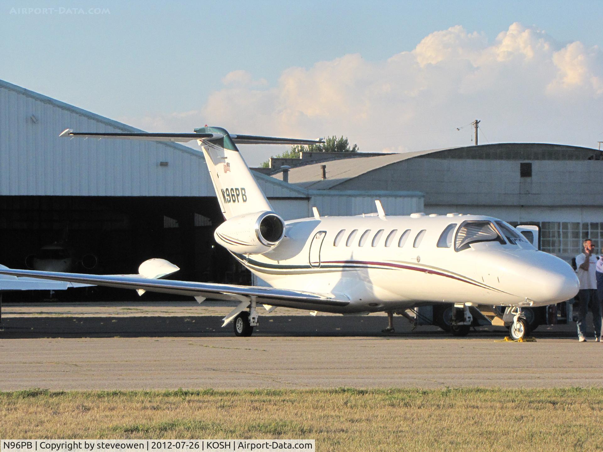 N96PB, 2006 Cessna 525B CitationJet CJ3 C/N 525B-0111, Basler FBO ramp