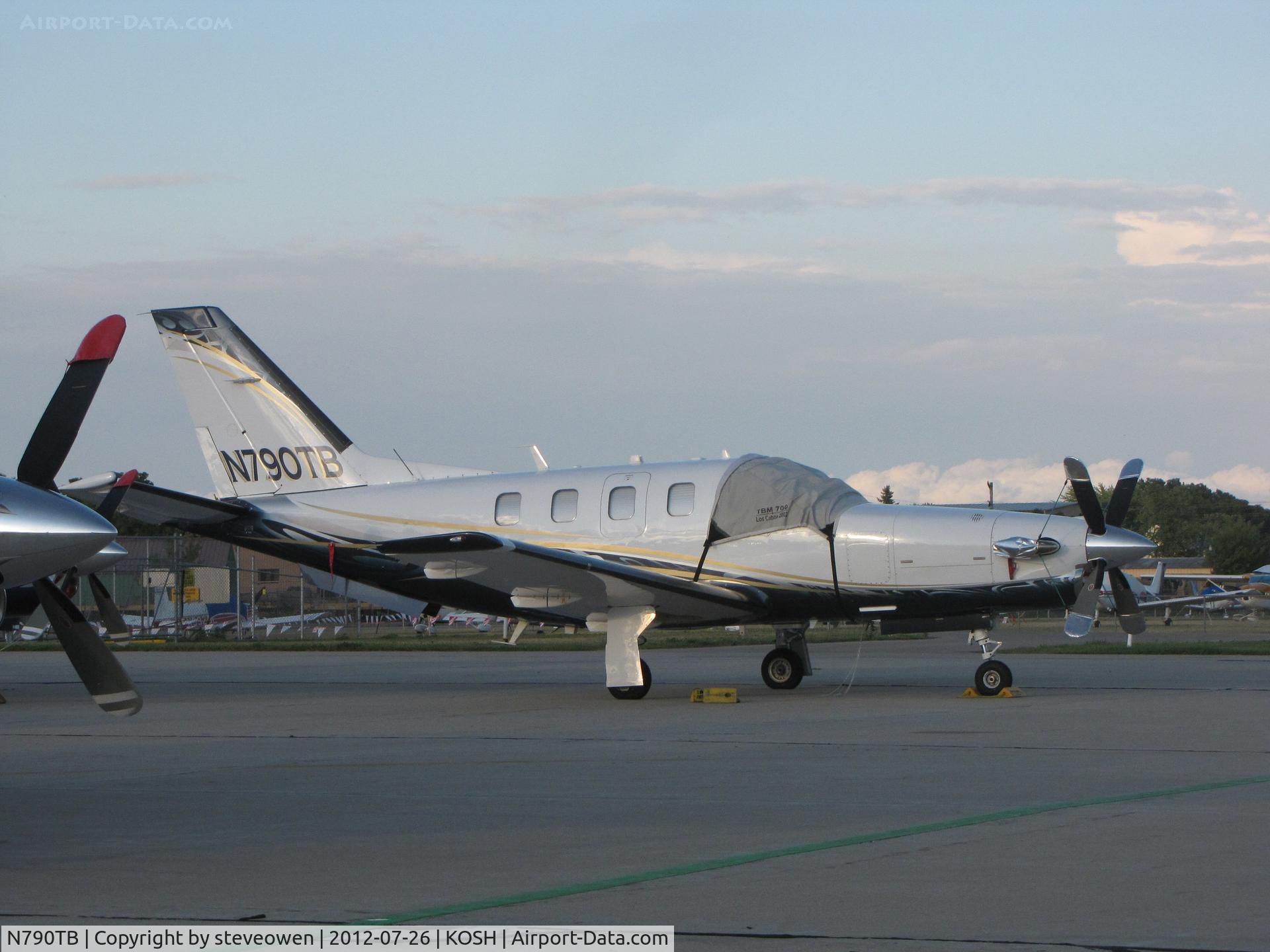 N790TB, 1999 Socata TBM-700 C/N 148, Orion FBO Ramp
