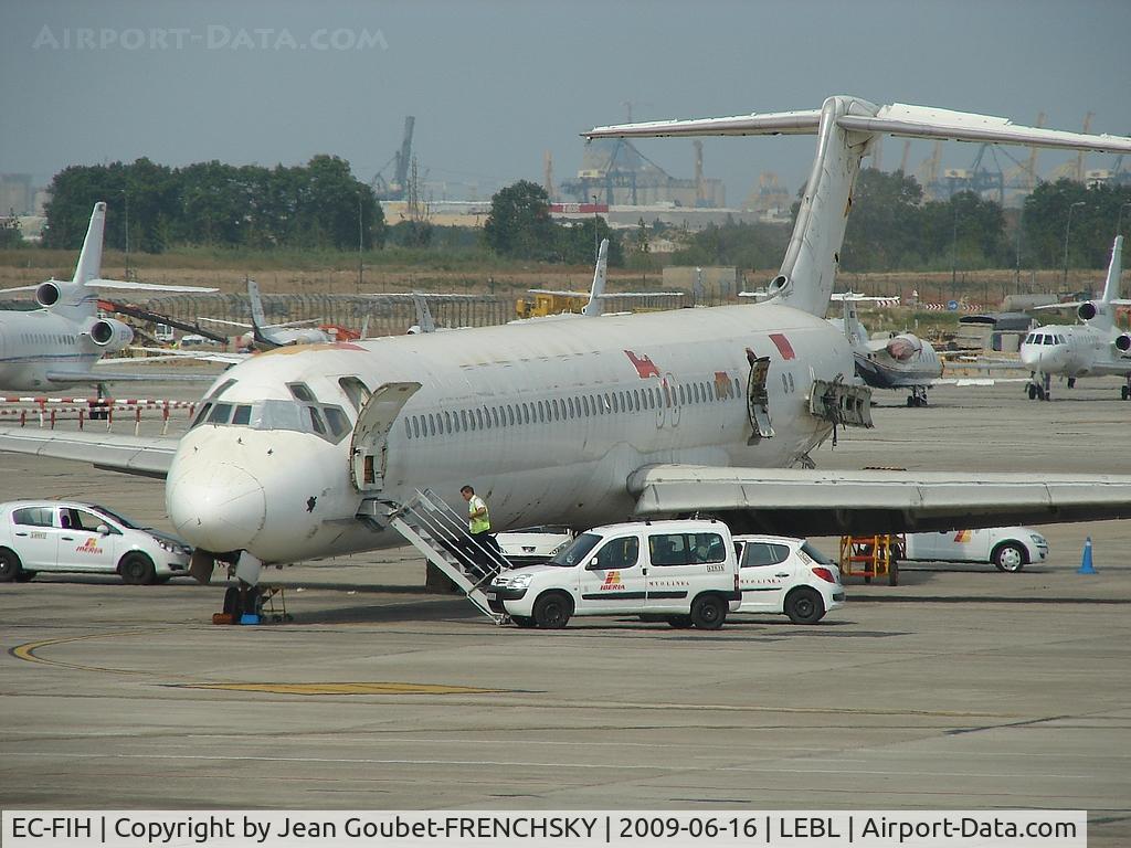 EC-FIH, 1991 McDonnell Douglas MD-88 C/N 53196, Named El Albaicin - Stored after incident with a bus on 20/08/07 at BCN