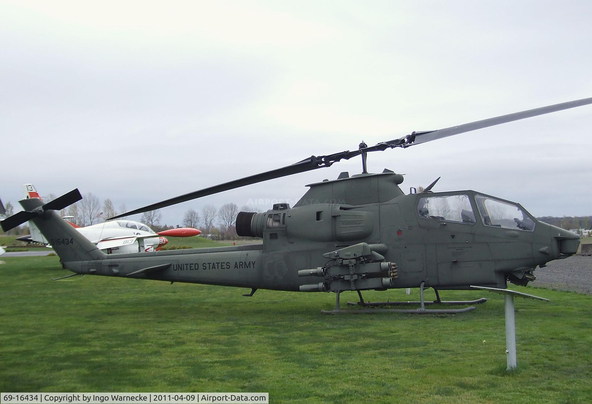 69-16434, 1969 Bell AH-1F Cobra C/N 20866, Bell AH-1F Cobra at the Evergreen Aviation & Space Museum, McMinnville OR