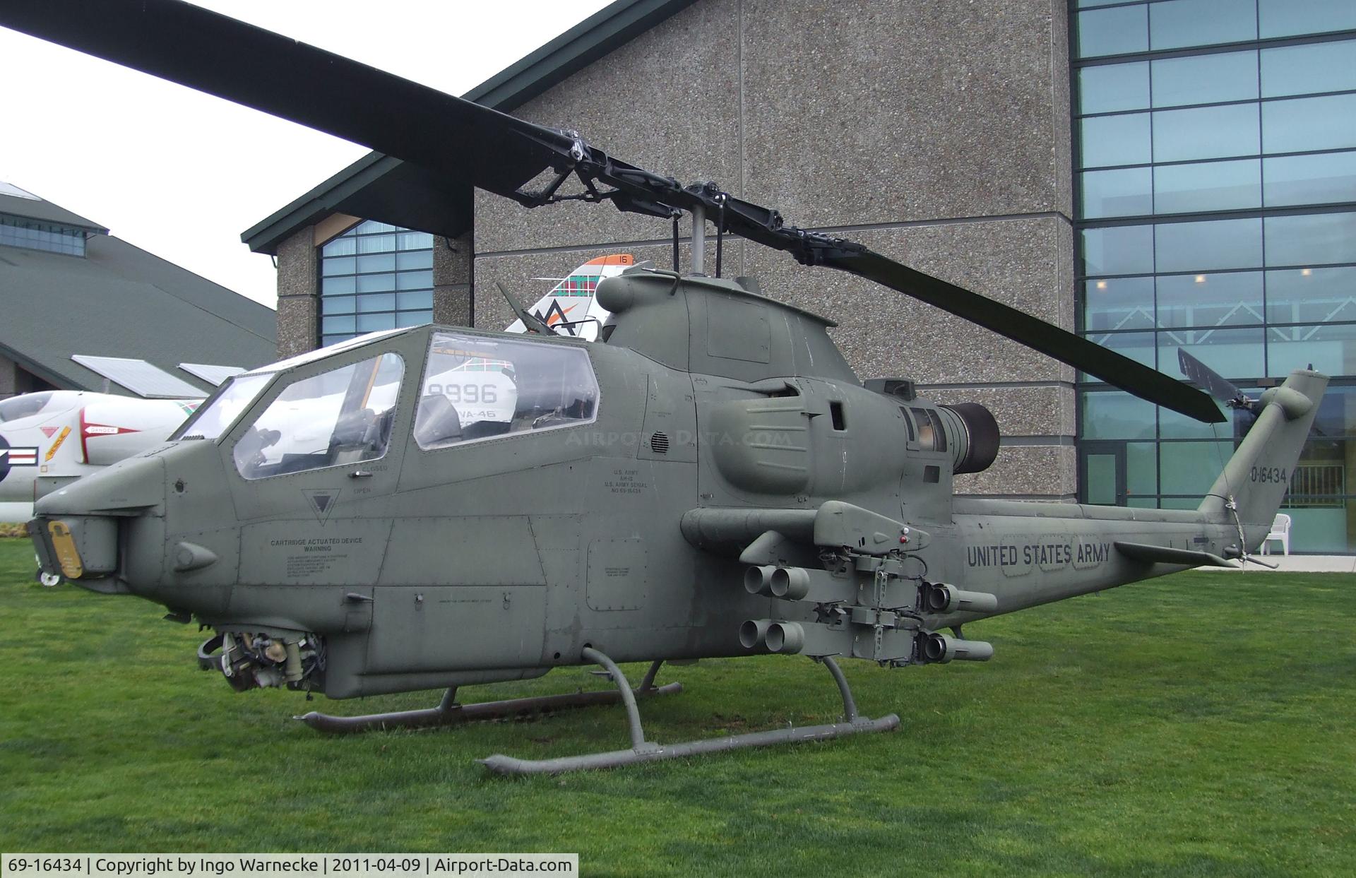 69-16434, 1969 Bell AH-1F Cobra C/N 20866, Bell AH-1F Cobra at the Evergreen Aviation & Space Museum, McMinnville OR