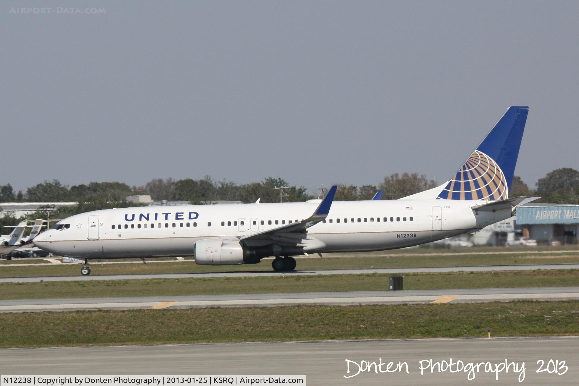N12238, 1999 Boeing 737-824 C/N 28804, United Flight 1720 (N12238) departs Sarasota-Bradenton International Airport enroute to Chicago-O'Hare International Airport