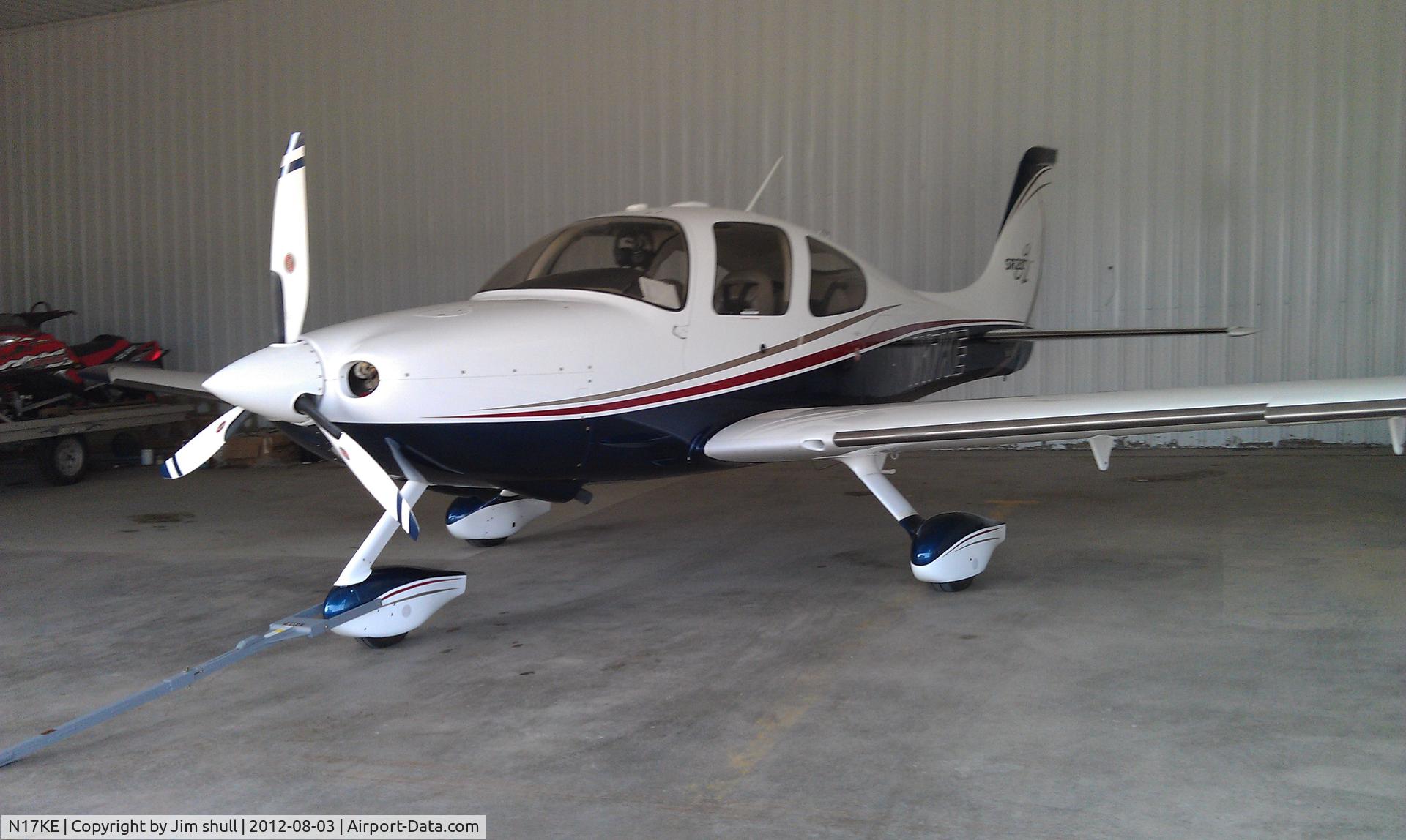 N17KE, 2005 Cirrus SR22 G2 C/N 1358, In Hangar