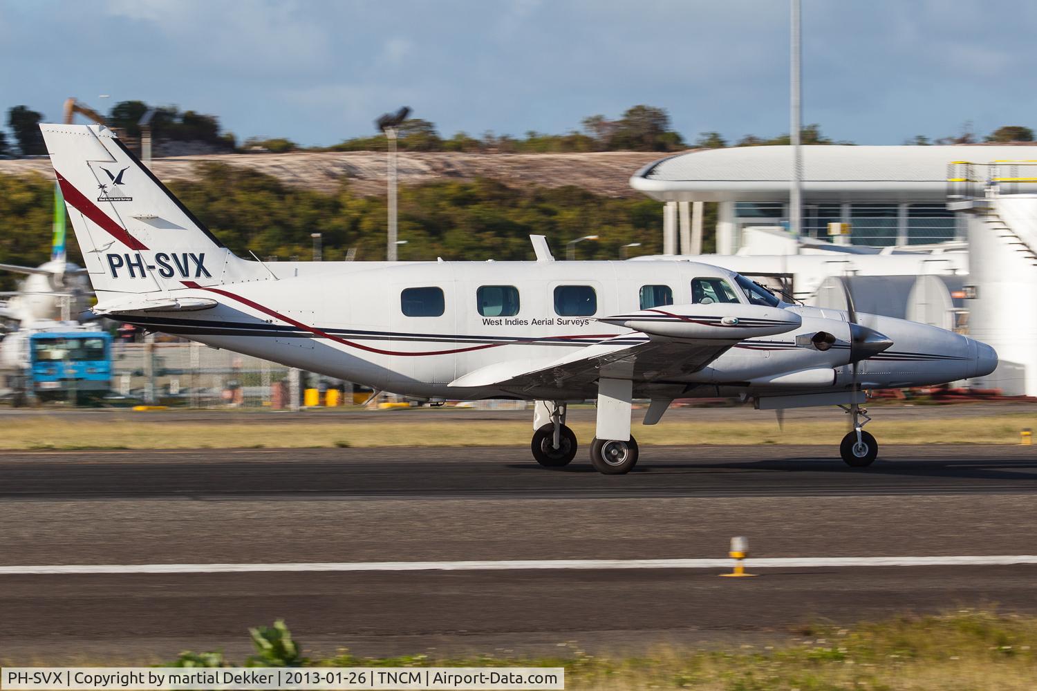 PH-SVX, Piper PA-31T2 Cheyenne IIXL C/N 31T-1166004, landing SXM