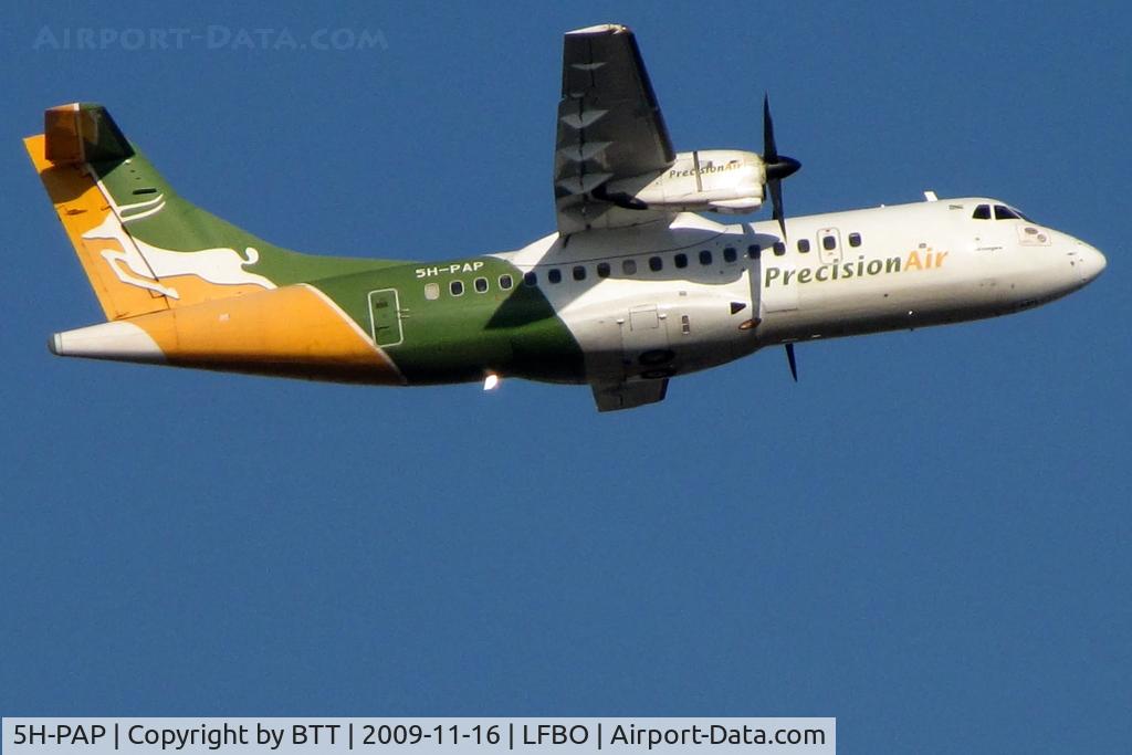 5H-PAP, 1993 ATR 42-320 C/N 363, Take off