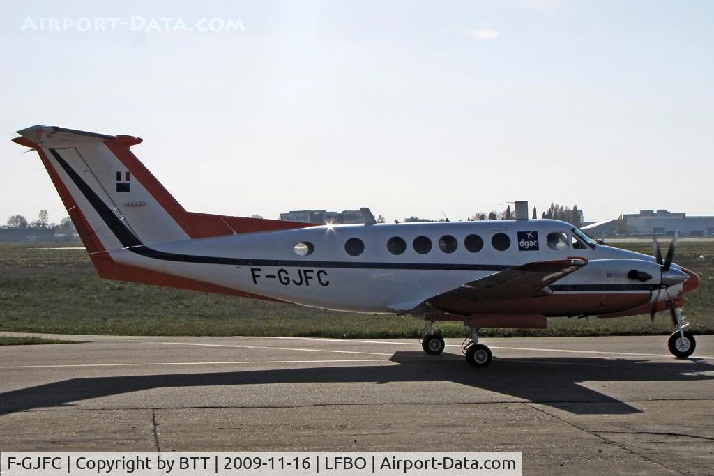 F-GJFC, 1989 Beech B200 King Air C/N BB-1347, Taxiing