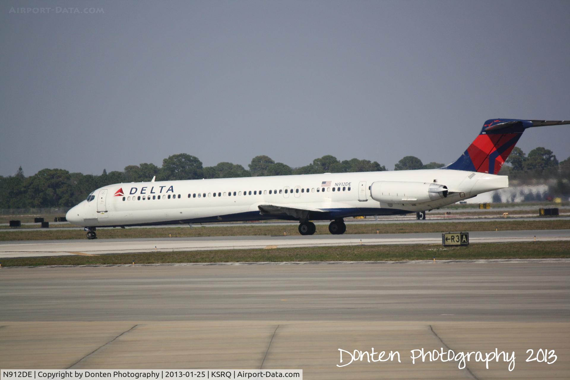 N912DE, 1992 McDonnell Douglas MD-88 C/N 49997, Delta Flight 1903 (N912DE) arrives at Sarasota-Bradenton International Airport following a flight from LaGuardia Airport