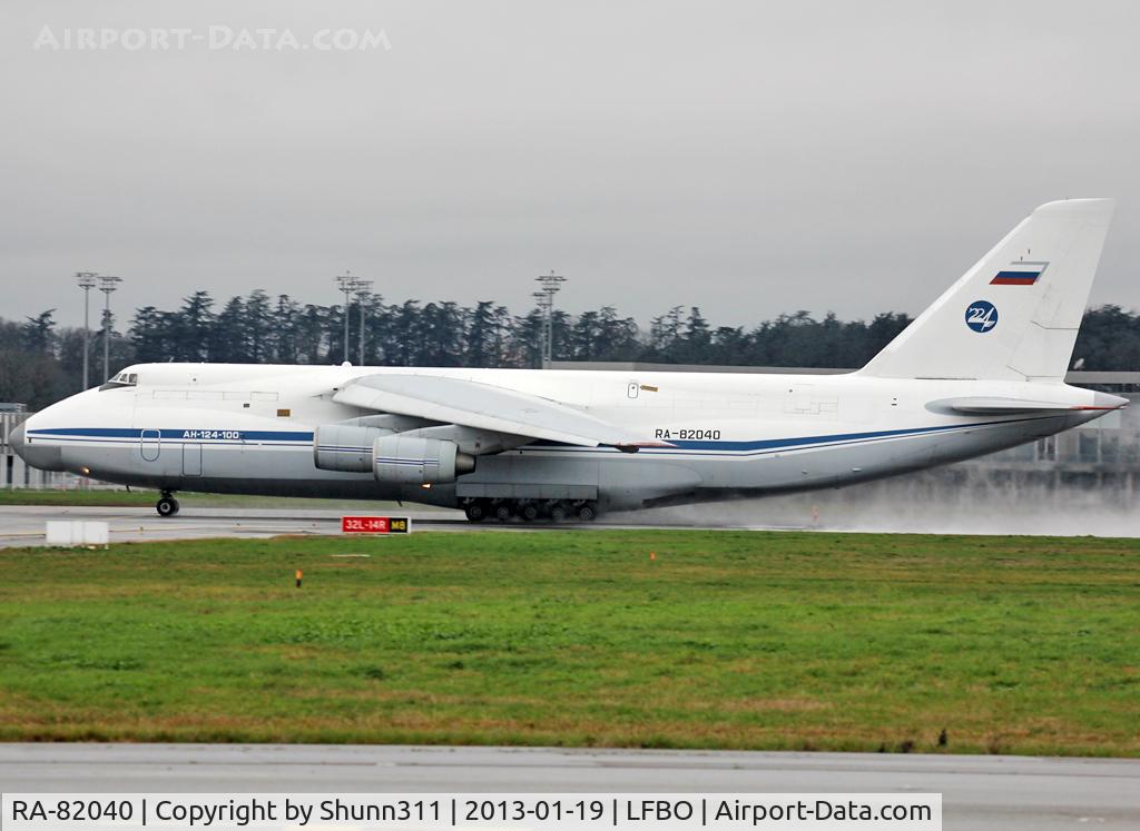 RA-82040, 1990 Antonov An-124-100 Ruslan C/N 9773053055086, Taking off from rwy 14R