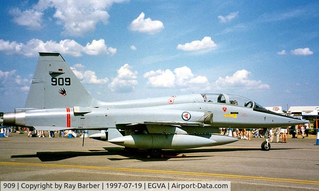 909, 1967 Northrop F-5B Freedom Fighter C/N N.9012, Northrop F-5B Freedom Fighter  [N9012] (Royal Norwegian AF) RAF Fairford~G 19/07/1997