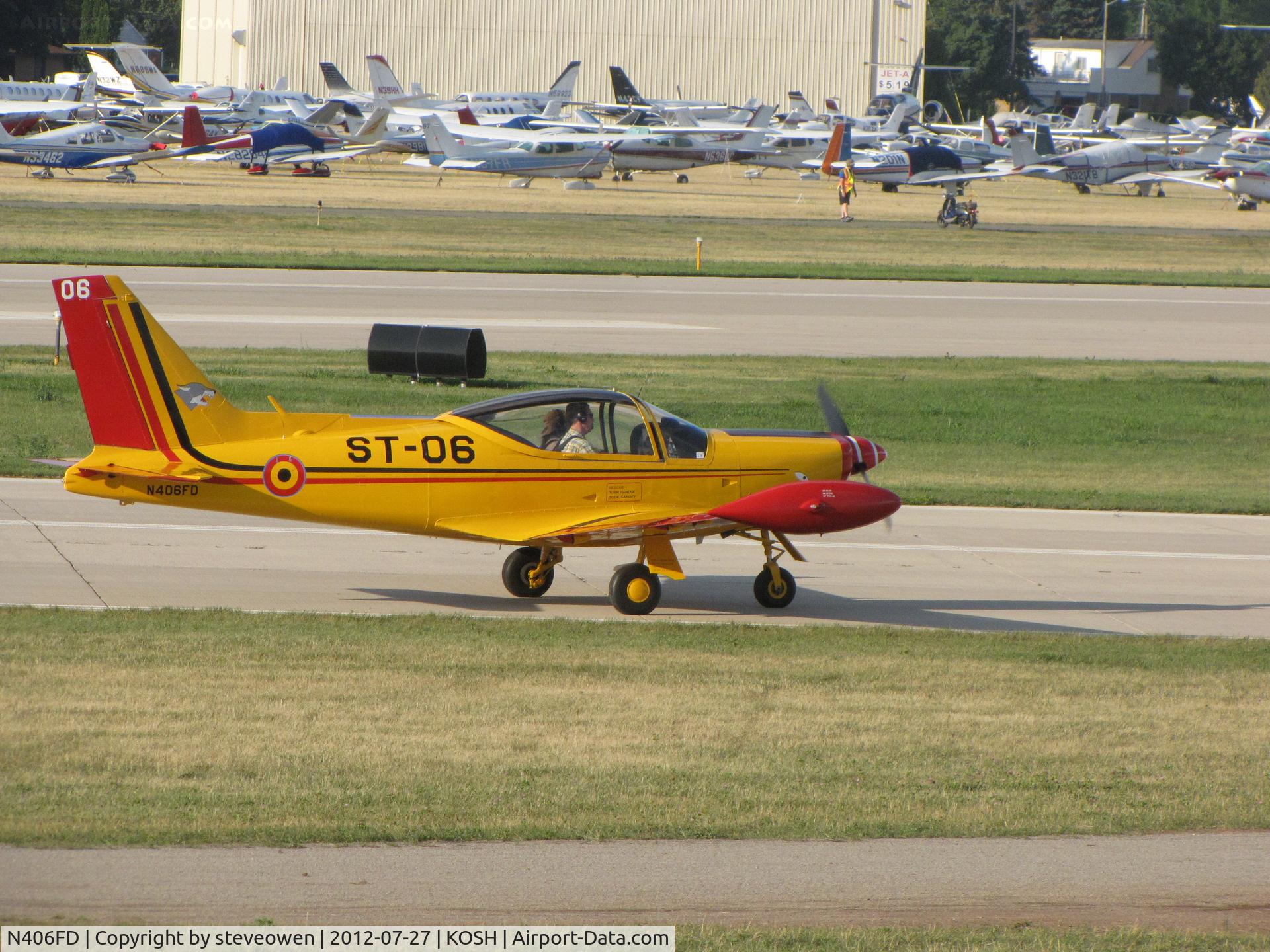 N406FD, 1990 SIAI-Marchetti SF-260D C/N 771, taxing in at Oshkosh