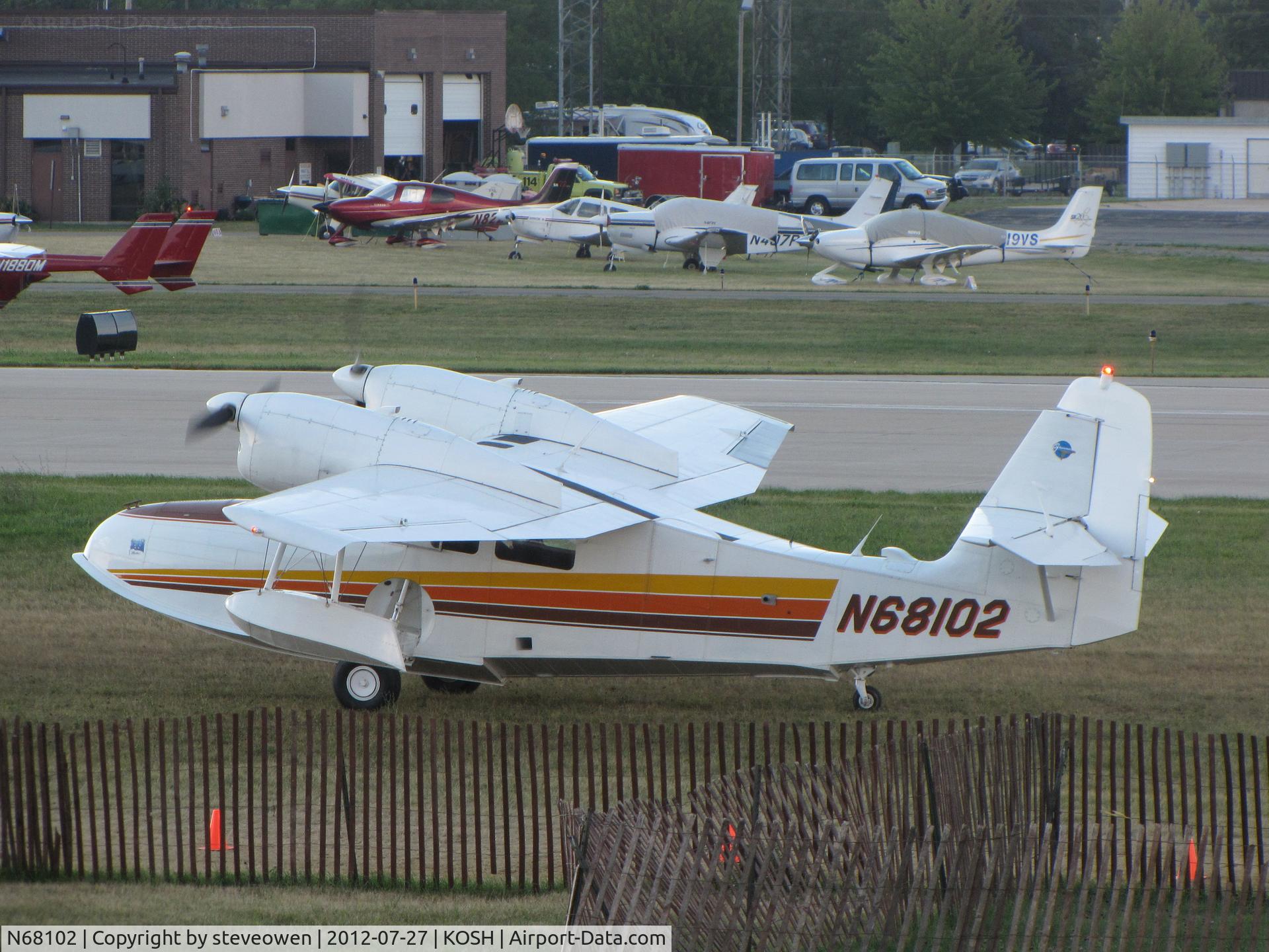 N68102, 1945 Grumman G-44 Widgeon C/N 1351, taxing out at Oshkosh-12
