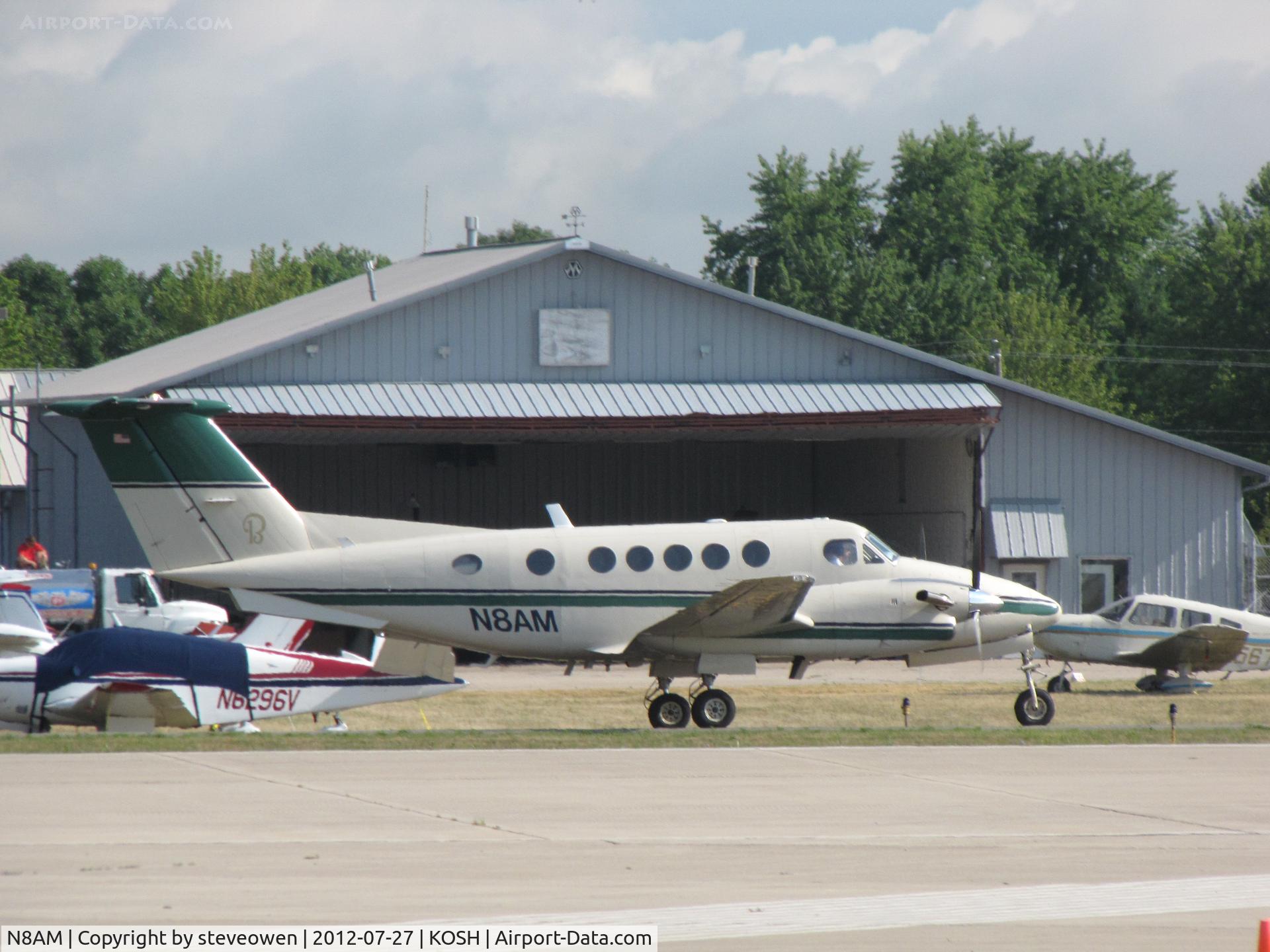 N8AM, 1977 Beech 200 King Air C/N BB-274, taxing at Oshkosh
