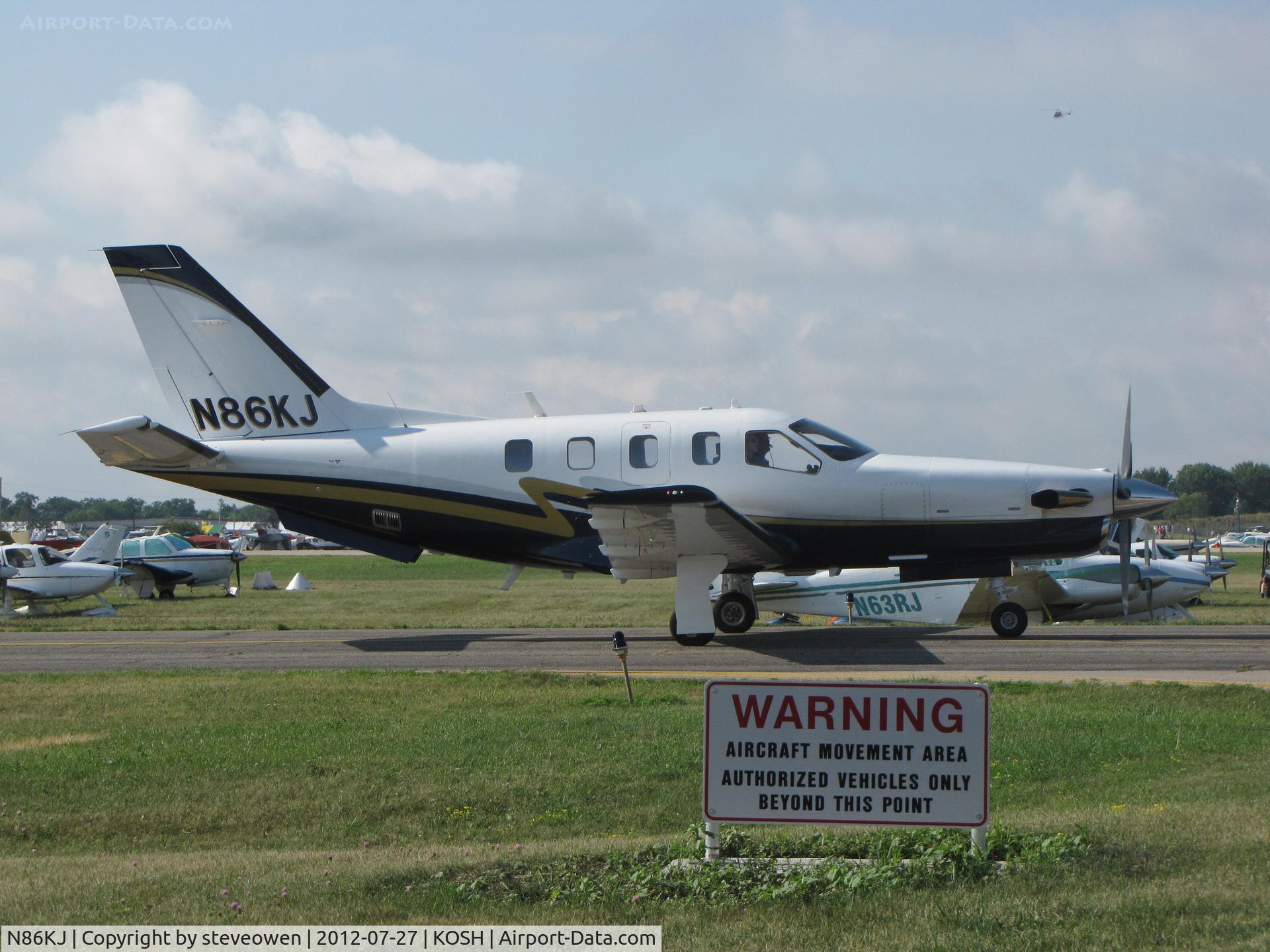 N86KJ, 2008 Socata TBM-700 C/N 490, taxing at Oshkosh