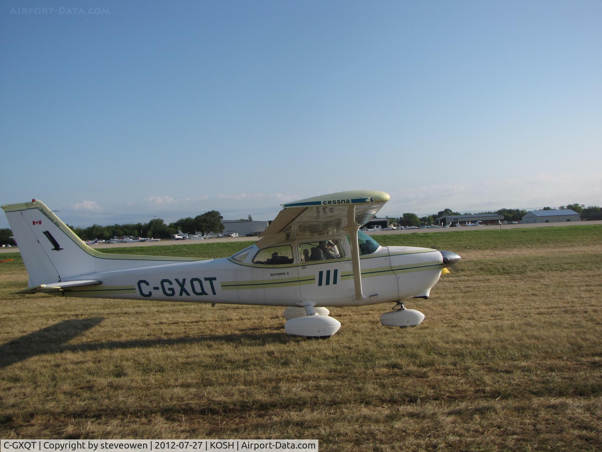 C-GXQT, 1977 Cessna 172N C/N 17269226, taxing at Oshkosh