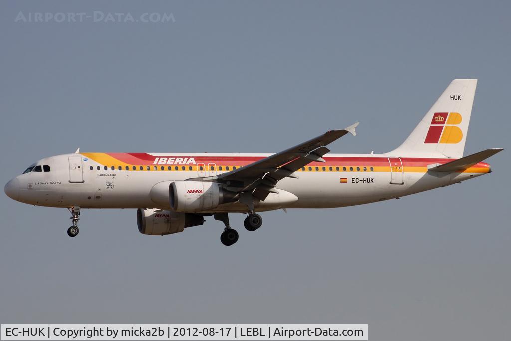 EC-HUK, 2000 Airbus A320-214 C/N 1318, Landing