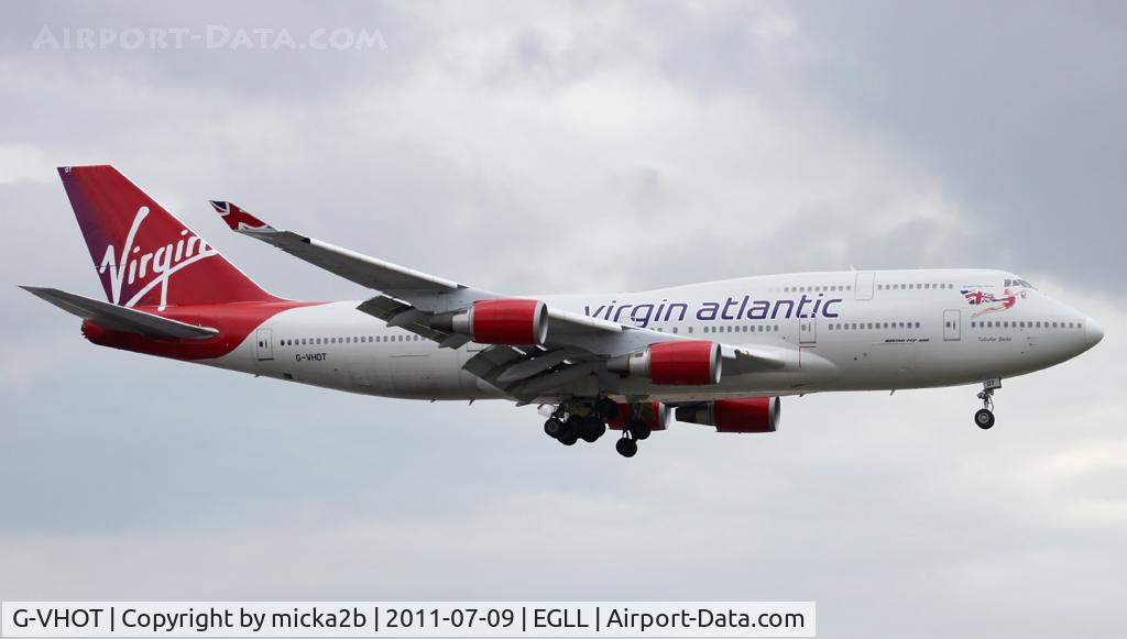 G-VHOT, 1994 Boeing 747-4Q8 C/N 26326, Landing