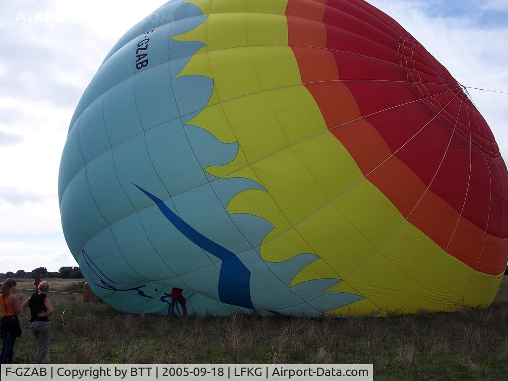 F-GZAB, Ultra Magic Sa ULTRA MAGIC M 130 C/N 130-28, Being inflated