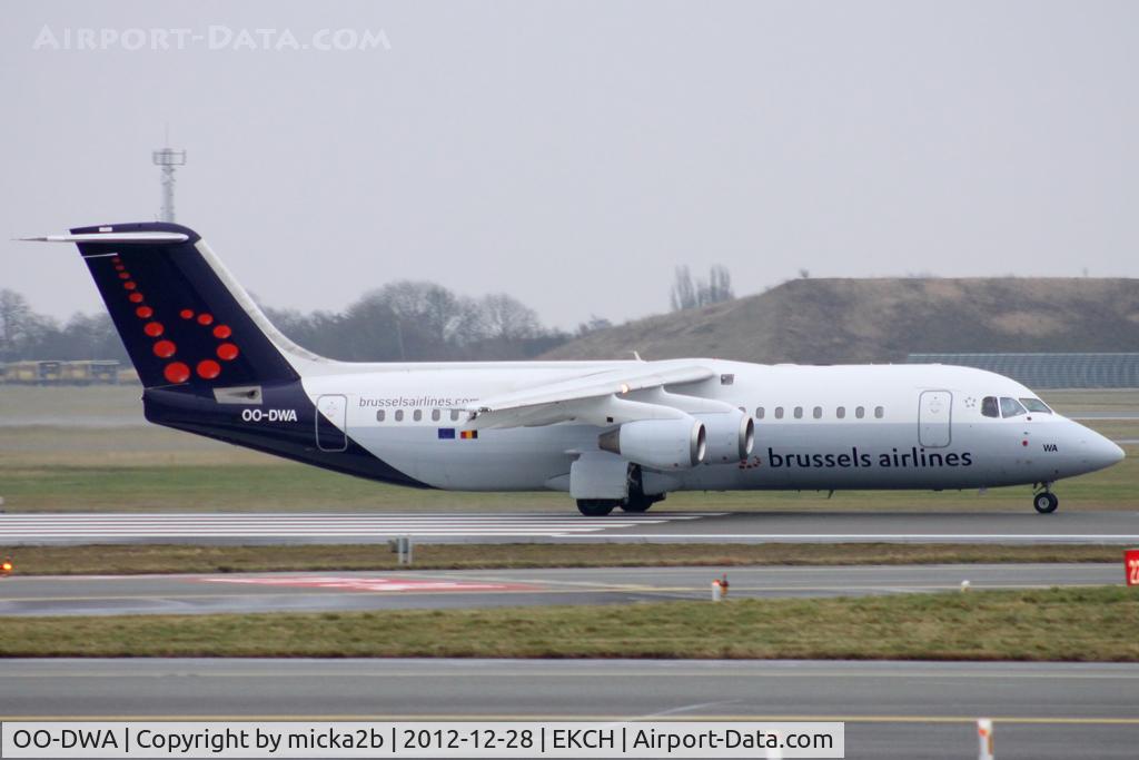 OO-DWA, 1997 British Aerospace Avro 146-RJ100 C/N E3308, Taxiing