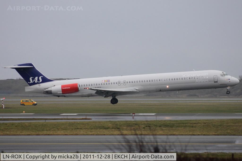 LN-ROX, 1988 McDonnell Douglas MD-82 (DC-9-82) C/N 49603, Landing
