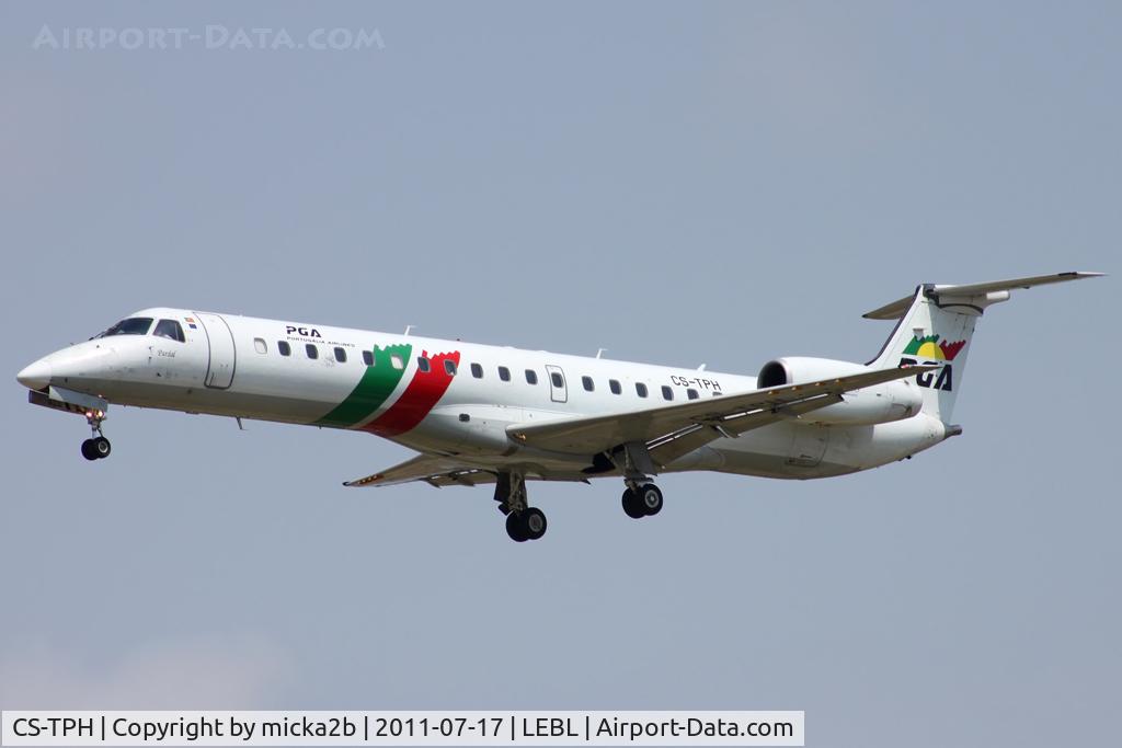 CS-TPH, 1997 Embraer EMB-145EP (ERJ-145EP) C/N 145017, Landing