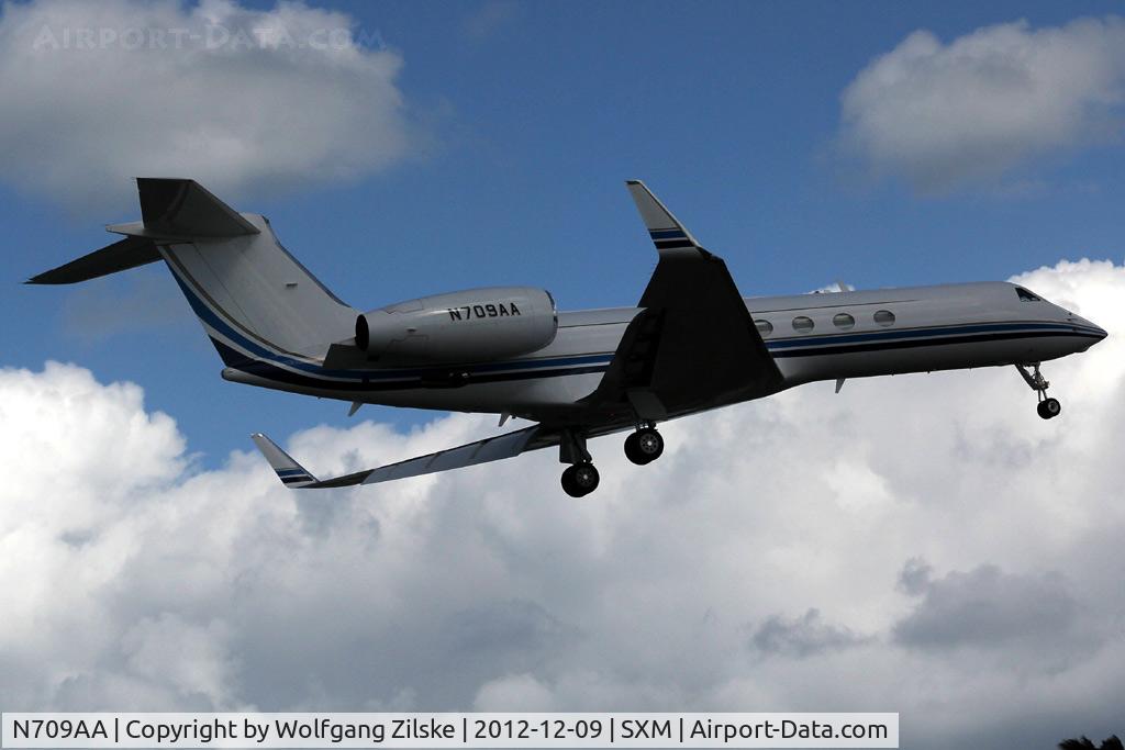 N709AA, 2001 Gulfstream Aerospace G-V C/N 635, visitor