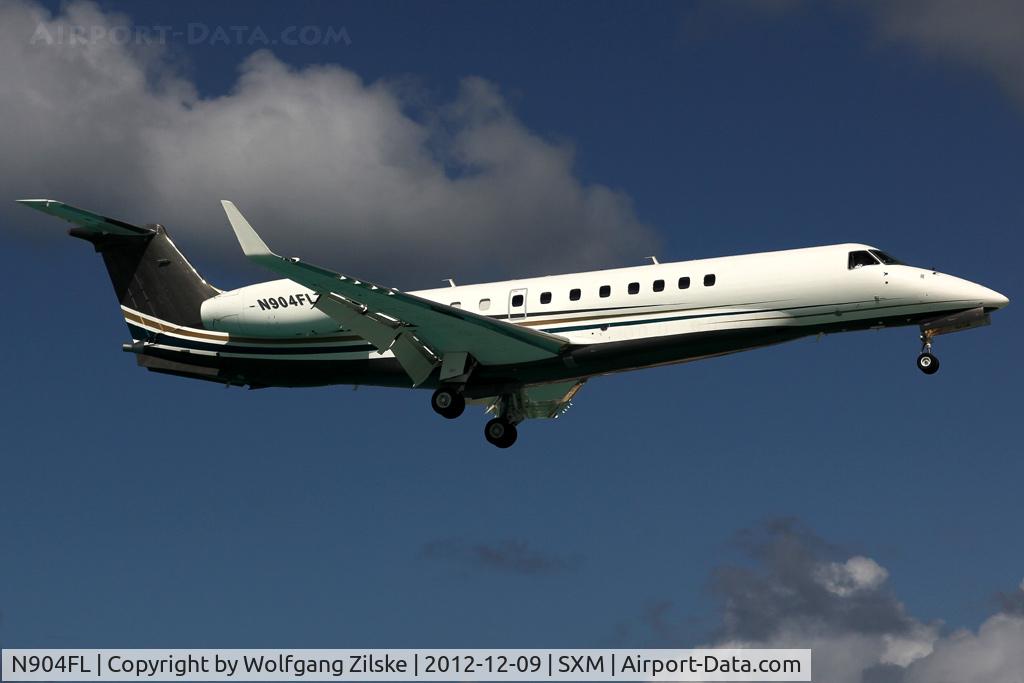 N904FL, 2004 Embraer EMB-135BJ Legacy C/N 145780, visitor