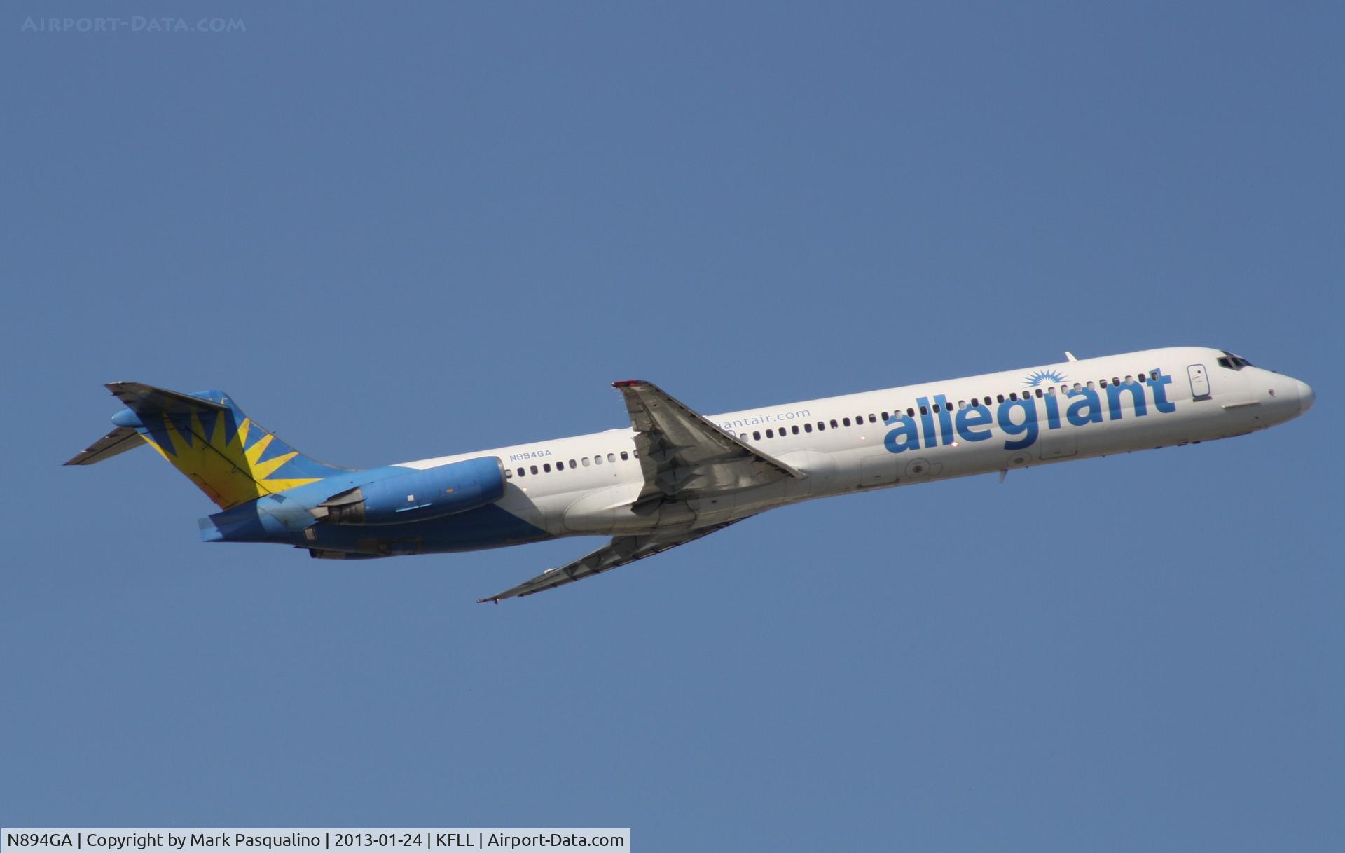 N894GA, 1988 McDonnell Douglas MD-82 (DC-9-82) C/N 49660, MD-82