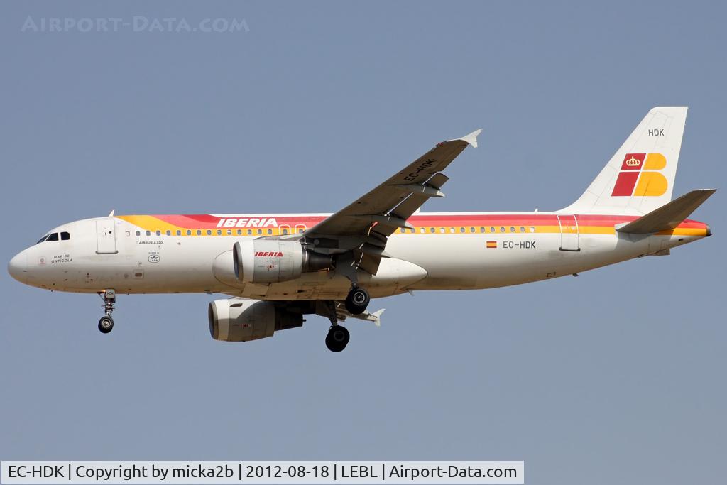 EC-HDK, 1999 Airbus A320-214 C/N 1067, Landing. Scrapped in april 2021.