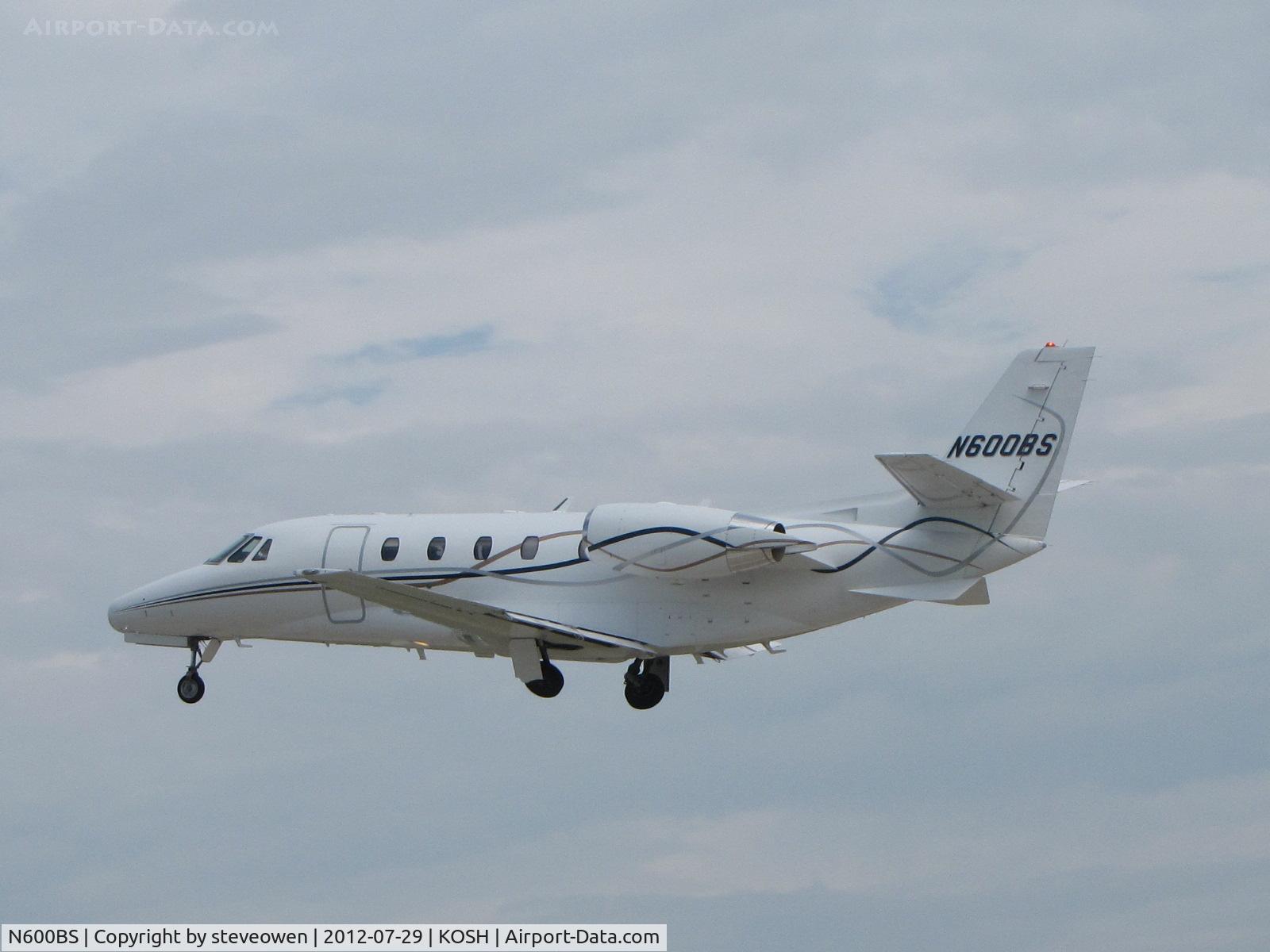 N600BS, 2001 Cessna 560XL Citation Excel C/N 560-5162, DEPARTING OSHKOSH