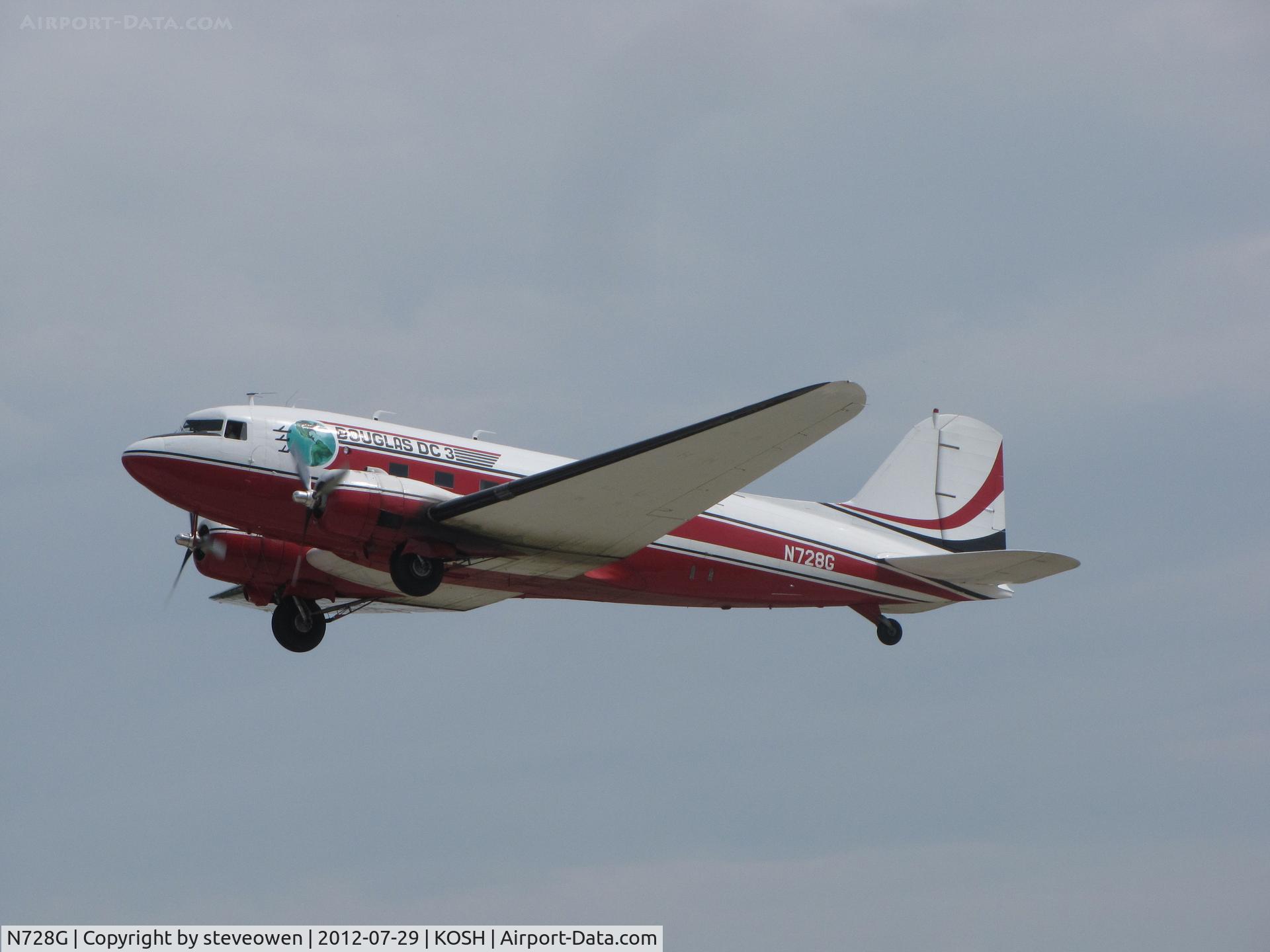 N728G, 1942 Douglas DC-3C (C-47-DL) C/N 4359, DEPARTING OSHKOSH