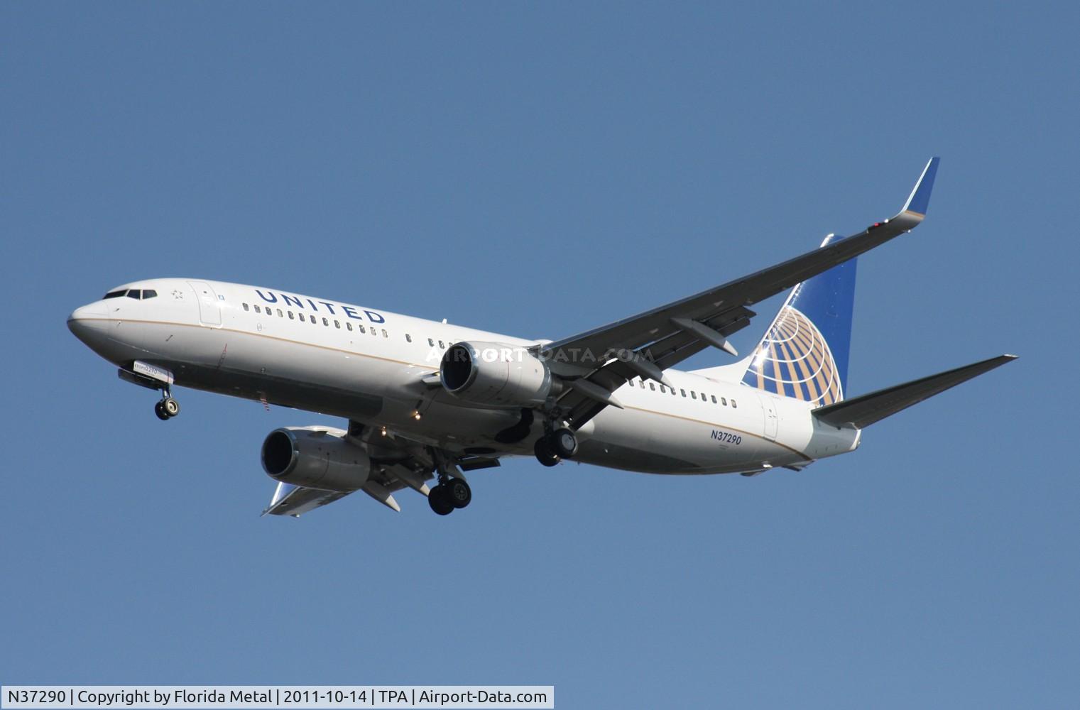 N37290, 2004 Boeing 737-824 C/N 31601, United 737-800