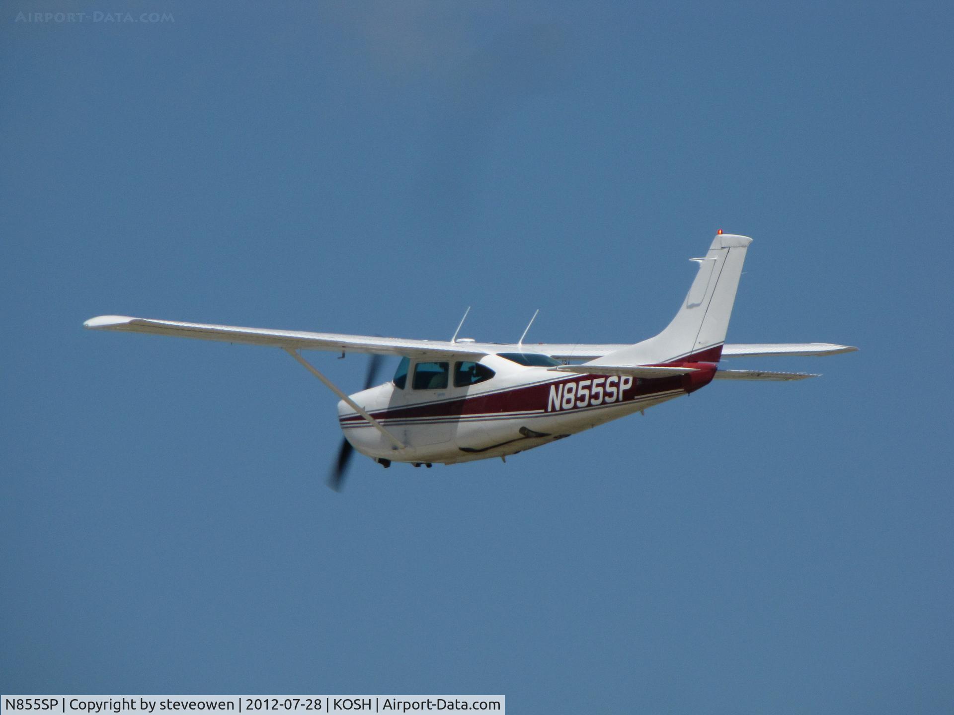 N855SP, 1981 Cessna R182 Skylane RG C/N R18201792, DEPARTING OSHKOSH