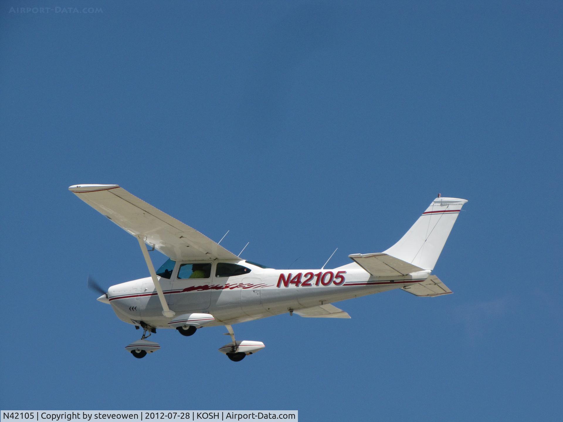 N42105, 1968 Cessna 182L Skylane C/N 18258854, DEPARTING OSHKOSH