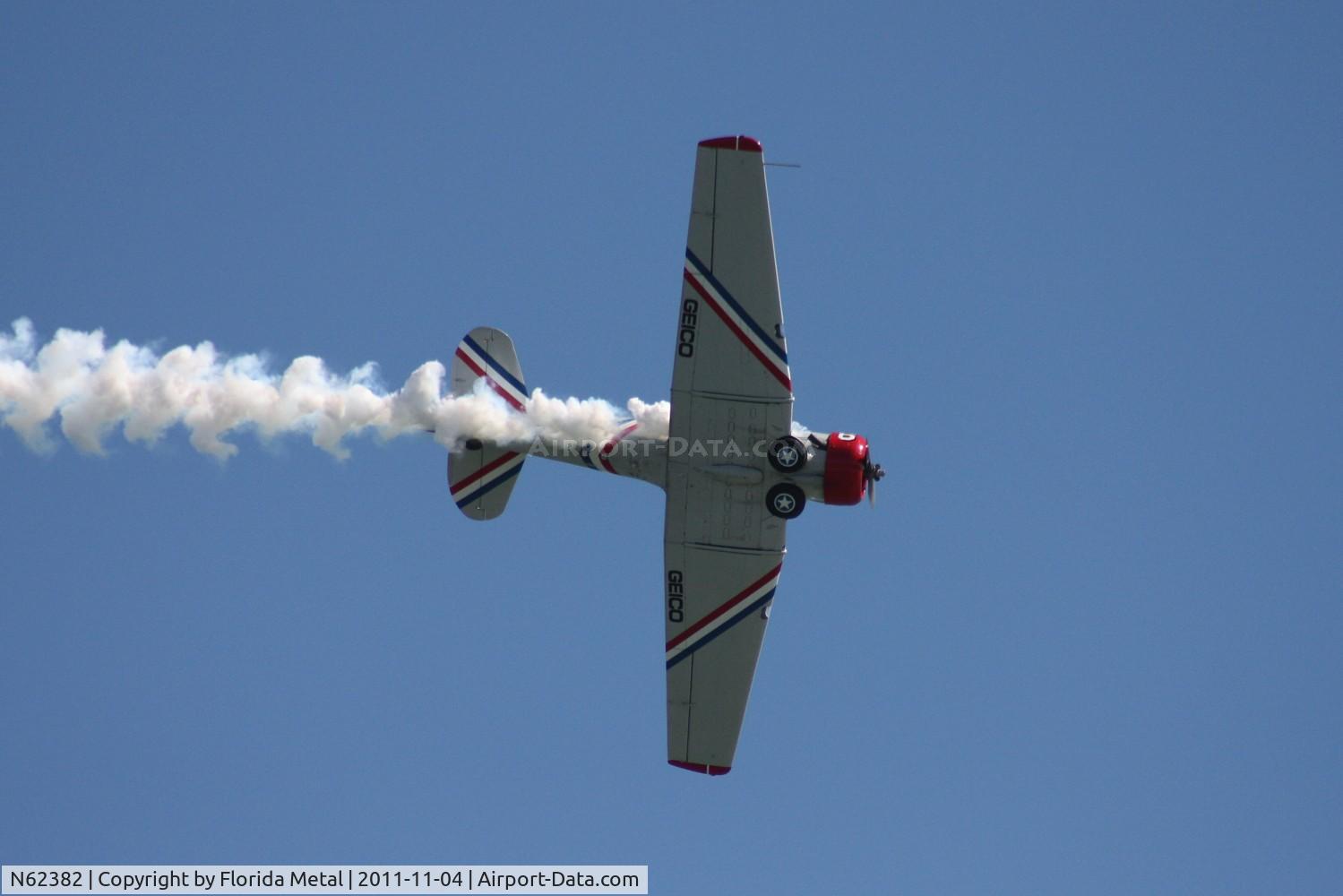 N62382, 1940 North American SNJ-2 Texan C/N 2039, Geico Skytypers SNJ-2 at Cocoa Airshow
