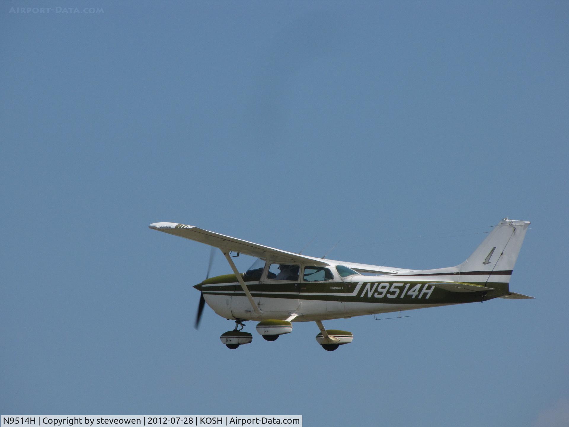N9514H, 1975 Cessna 172M C/N 17266192, DEPARTING OSHKOSH