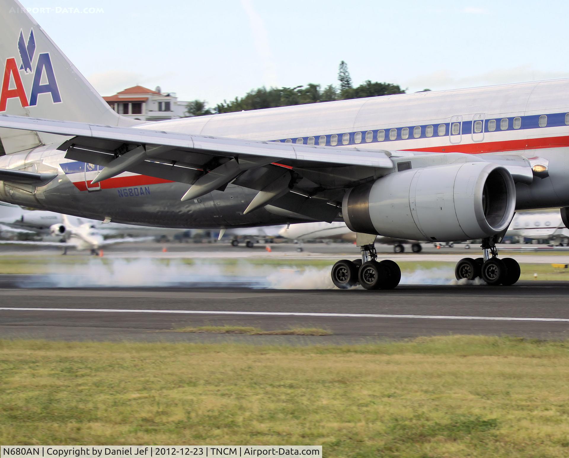 N680AN, 1999 Boeing 757-223 C/N 29590, N680AN