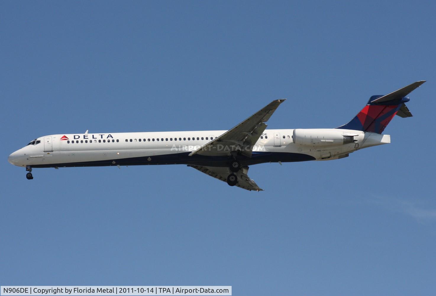 N906DE, 1992 McDonnell Douglas MD-88 C/N 53415, Delta MD-88