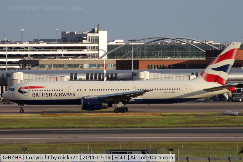 G-BZHB, 1998 Boeing 767-336 C/N 29231, Taxiing. Scrapped in november 2018.