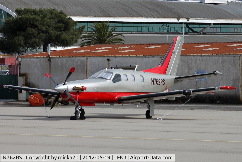 N762RS, 2001 Socata TBM-700 C/N 199, Parked