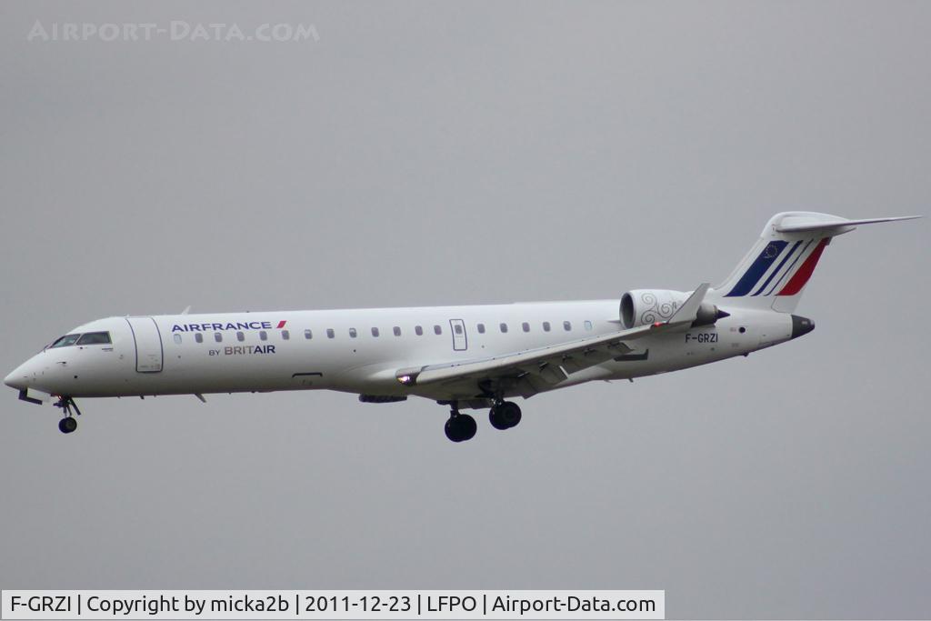 F-GRZI, Canadair CRJ-702 (CL-600-2C10) Regional Jet C/N 10093, Landing