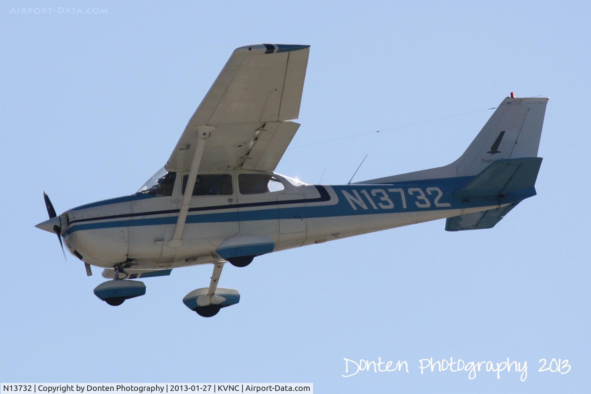 N13732, 1974 Cessna 172M C/N 17262978, Cessna Skyhawk (N13732) flies over Brohard Beach on approach to Runway 5 at Venice Municipal Airport