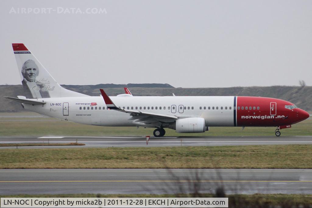 LN-NOC, 2001 Boeing 737-81Q C/N 30785, Take off