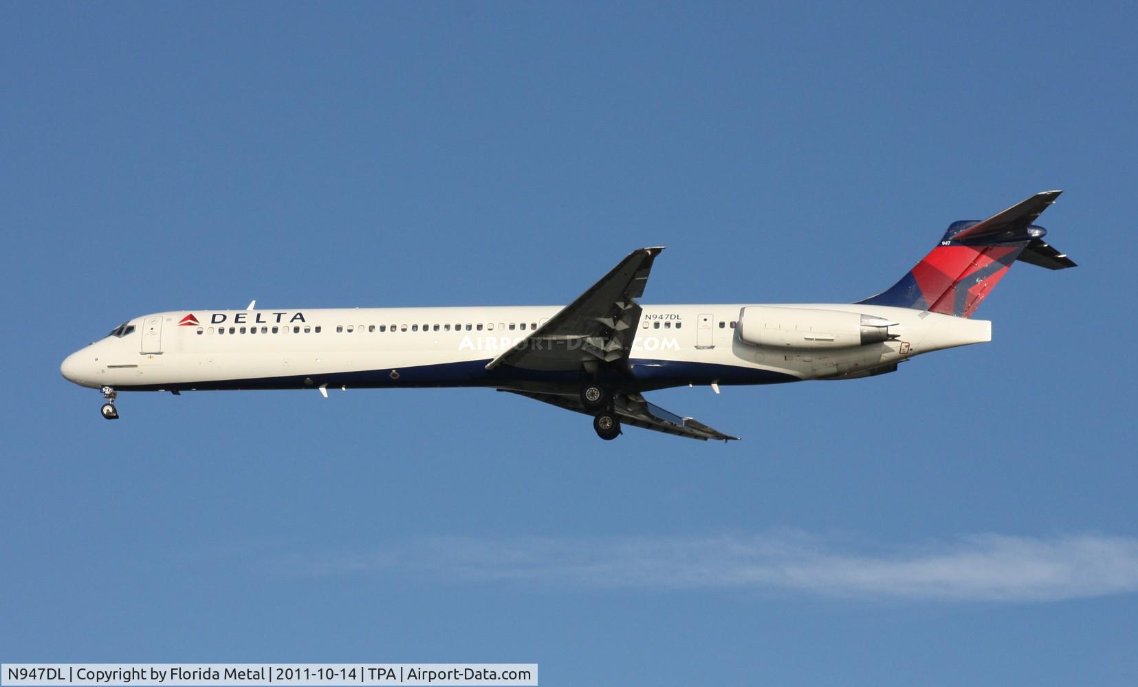 N947DL, 1989 McDonnell Douglas MD-88 C/N 49878, Delta MD-88