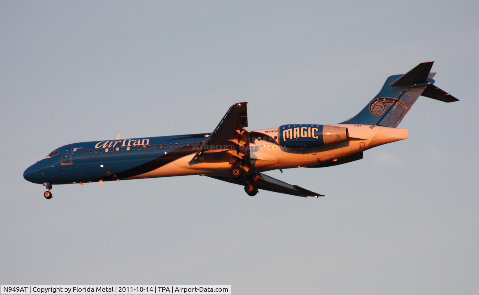 N949AT, 1999 Boeing 717-200 C/N 55003, Air Tran Orlando Magic 717 landing at sunset