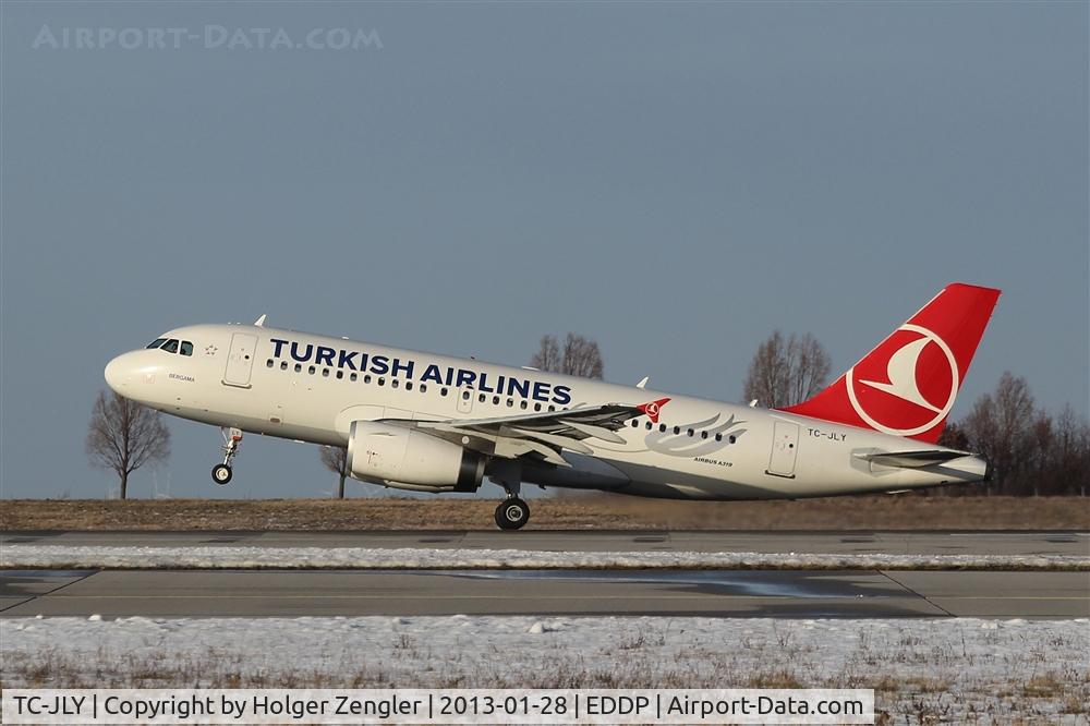 TC-JLY, 2011 Airbus A319-132 C/N 4774, ...and leaving LEJ on rwy 26R.