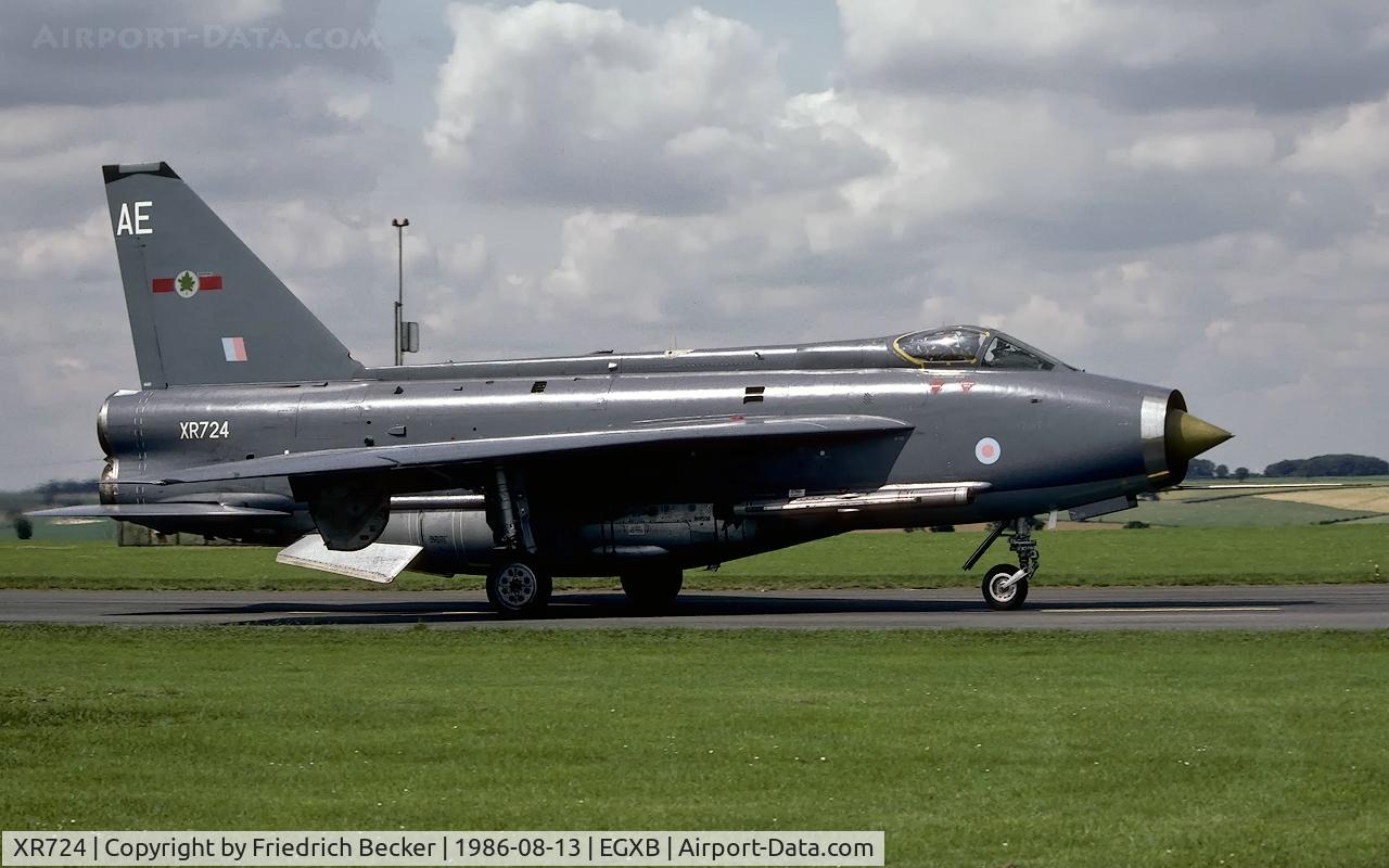 XR724, 1965 English Electric Lightning F.6 C/N 95207, taxying to the active