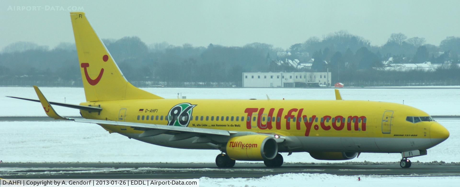 D-AHFI, 1999 Boeing 737-8K5 C/N 27984, TUIfly (Hannover96 sticker), seen here on the taxiway at Düsseldorf Int´l (EDDL)