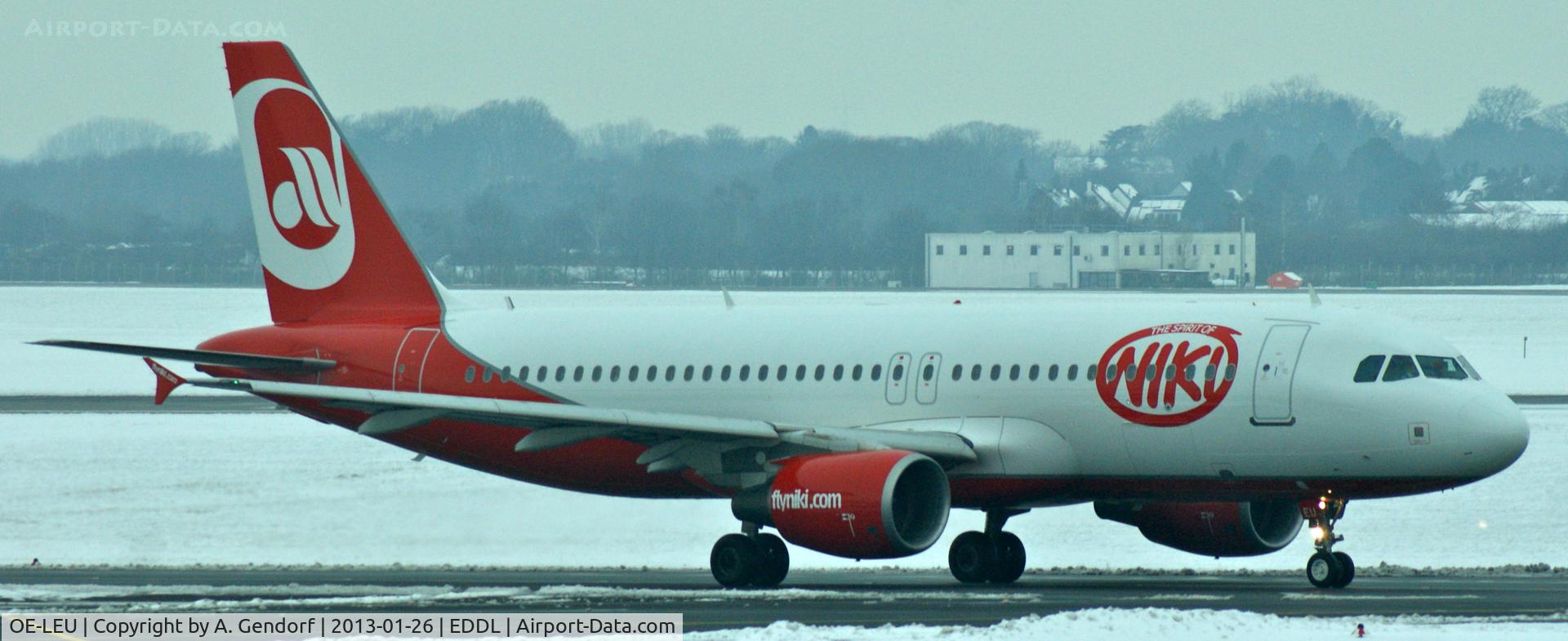 OE-LEU, 2006 Airbus A320-214 C/N 2902, Niki, is seen in the Air Berlin mixed colourscheme at Düsseldorf Int´l (EDDL)